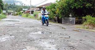    Ruas Jalan Kolongan - Kamasi Rusak Parah